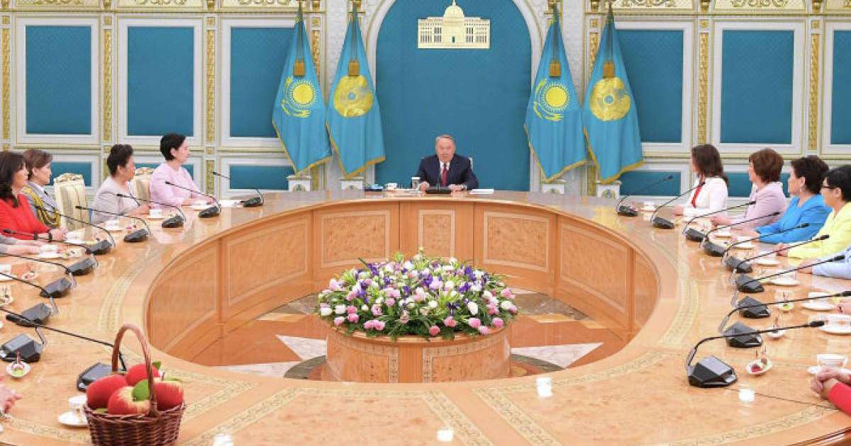 Назарбаев: Еркектерге ойланатын кез келді