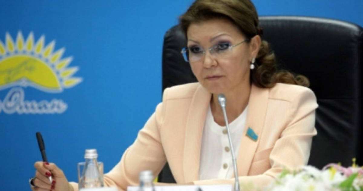 Сенат төрайымы қаза тапқан полицейдің отбасына көңіл айтты