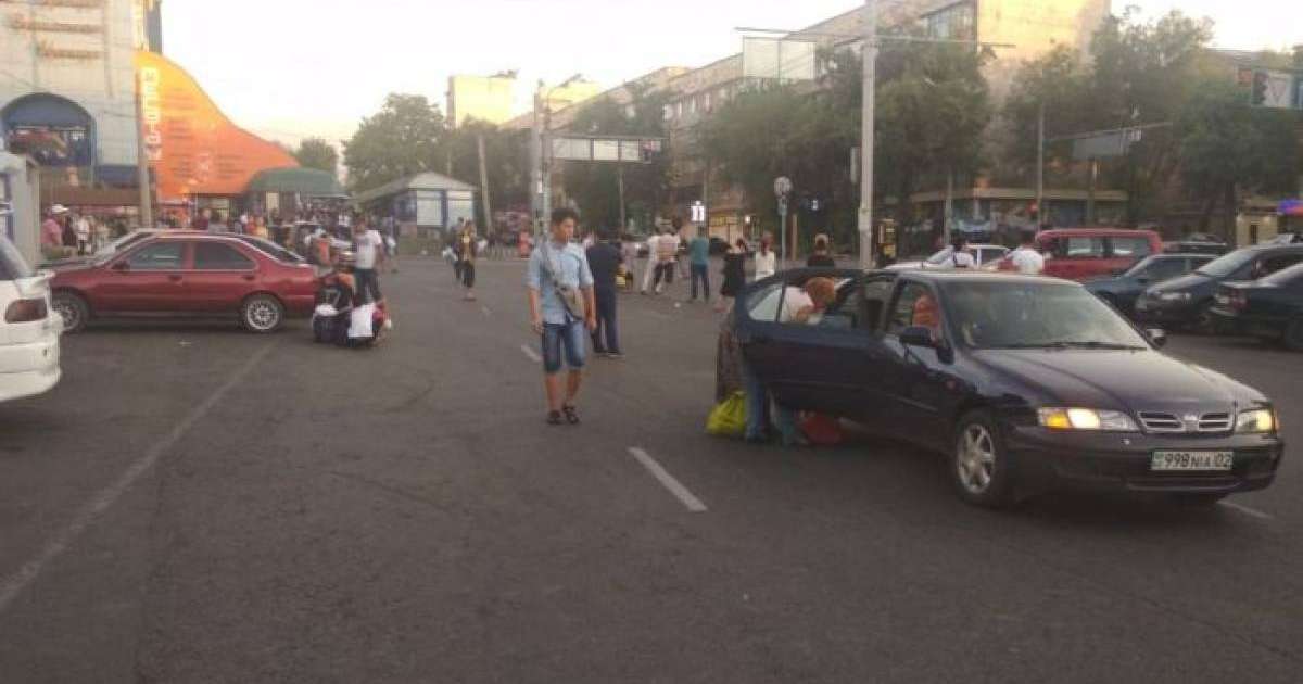 Алматыда тәртіп бұзған жүргізуші полицейді 200 метрге сүйреп әкетті