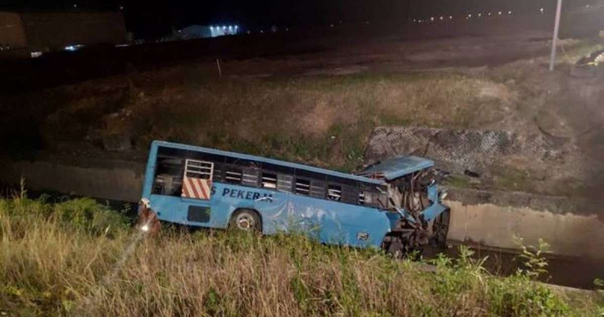 马来西亚公交车事故致10人死亡