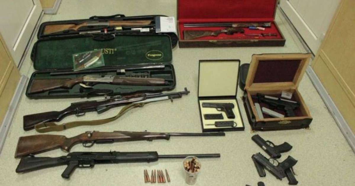 Атамбаевтың үйінен түрлі қару-жарақ тәркіленді