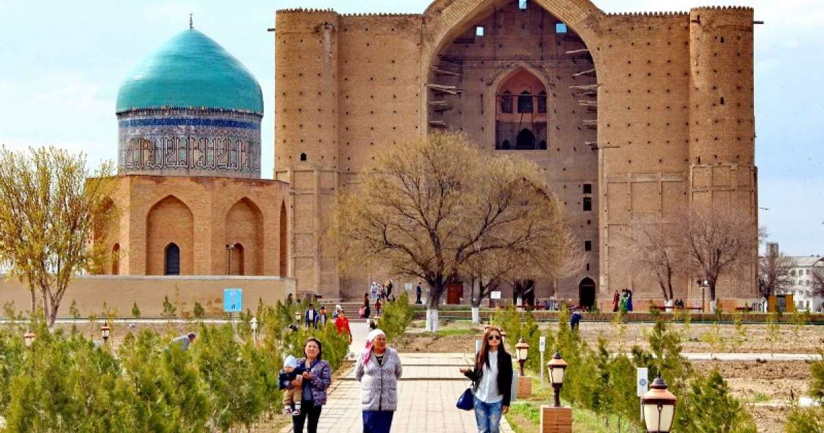 亚萨维陵寝启用电子售票系统