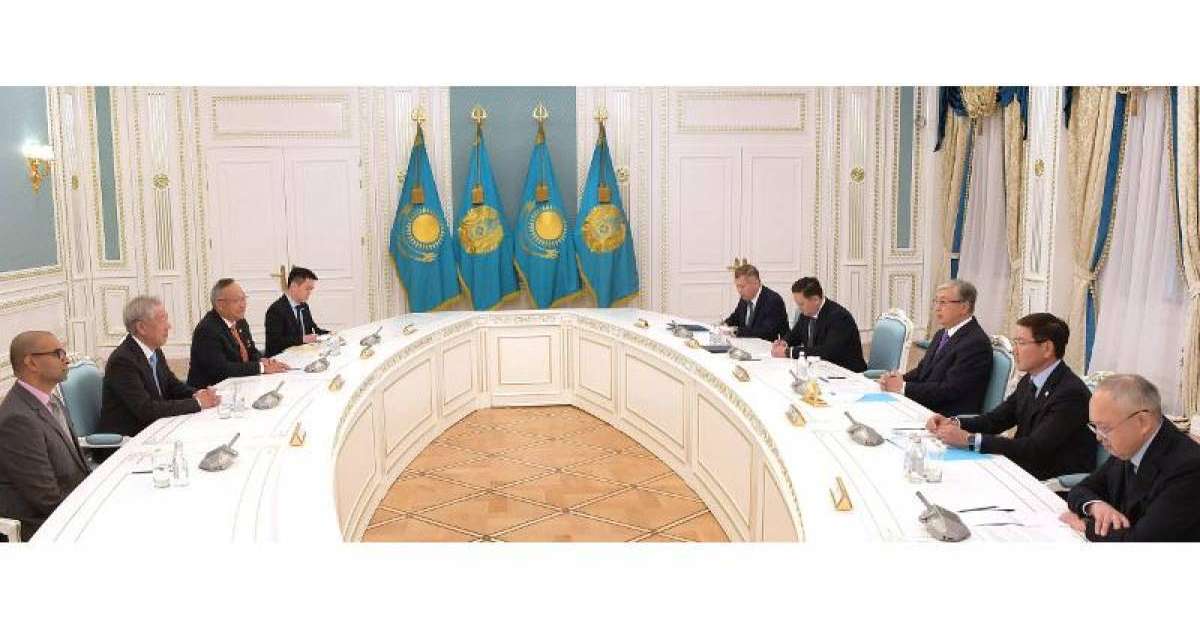 托卡耶夫总统会见新加坡国务资政张志贤