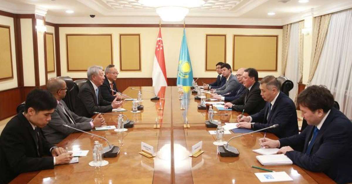 政府总理会见新加坡国务资政张志贤