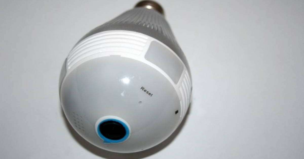 Семейде бейнебақылауға түсіретін электр шамын сатқан әйел анықталды