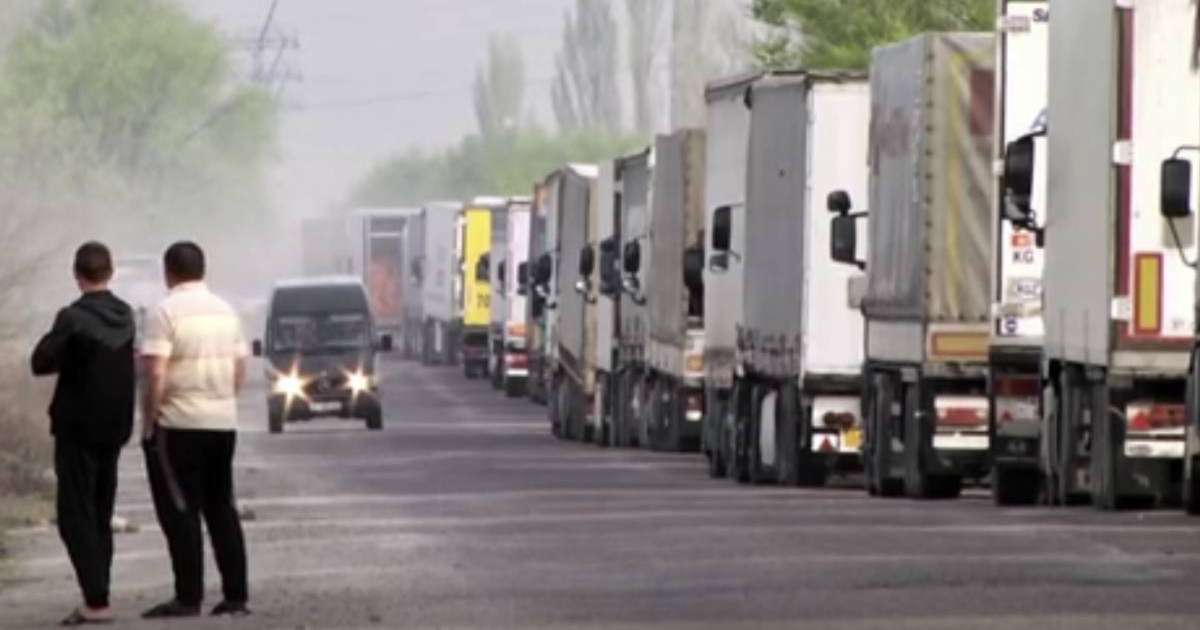 Қазақ-қырғыз шекарасында кезекте тұрған жүк көліктерінің азайғаны хабарланды