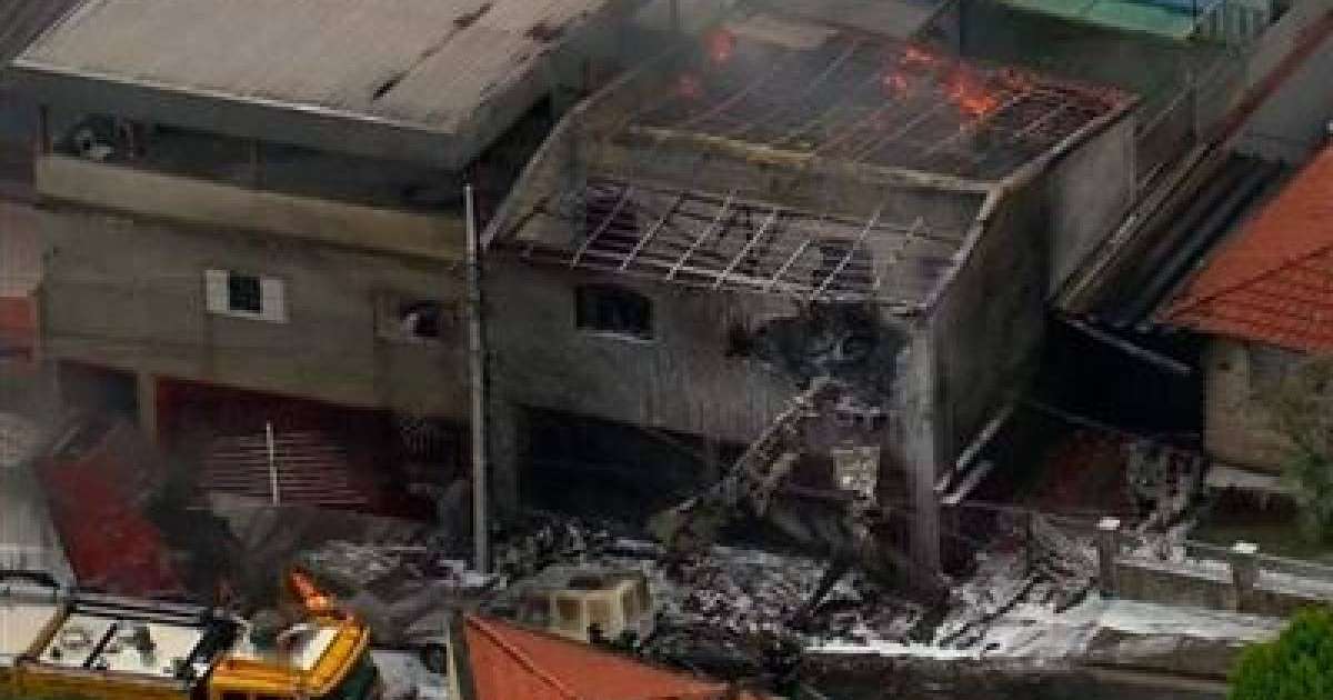 Ұшақ үйге құлап түсті: зардап шеккендер бар