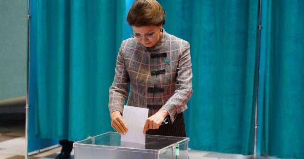 Президент сайлауы: Дариға Назарбаев дауыс берді