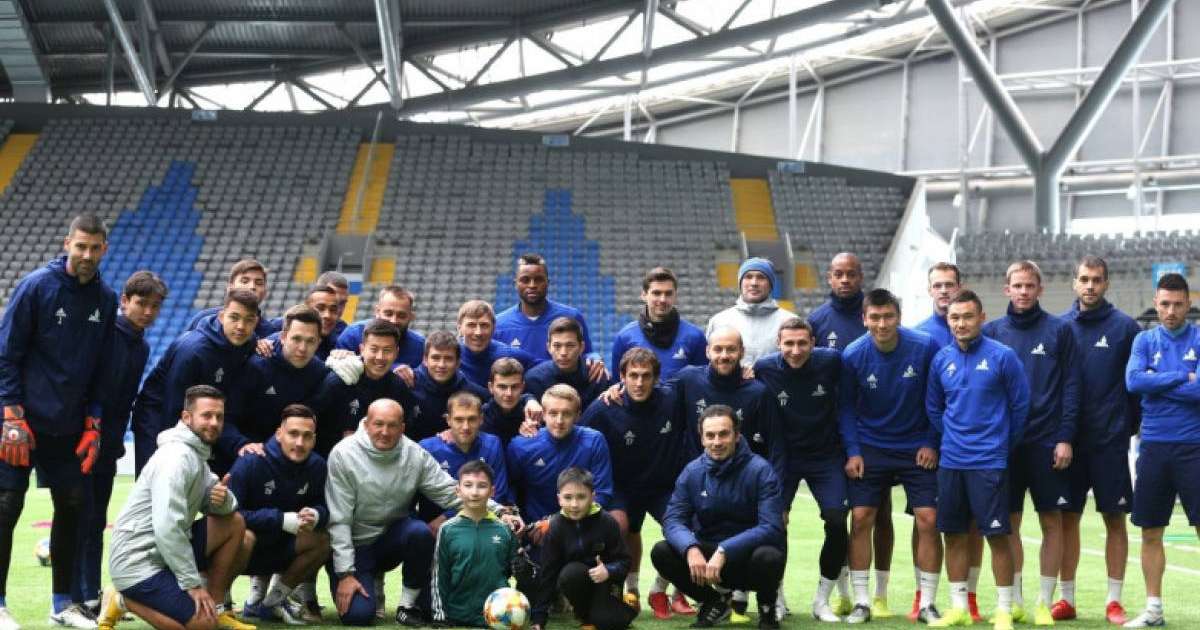 «Астана» жаттығу жұмысына клубтың ерекше жанкүйері келіп қатысты