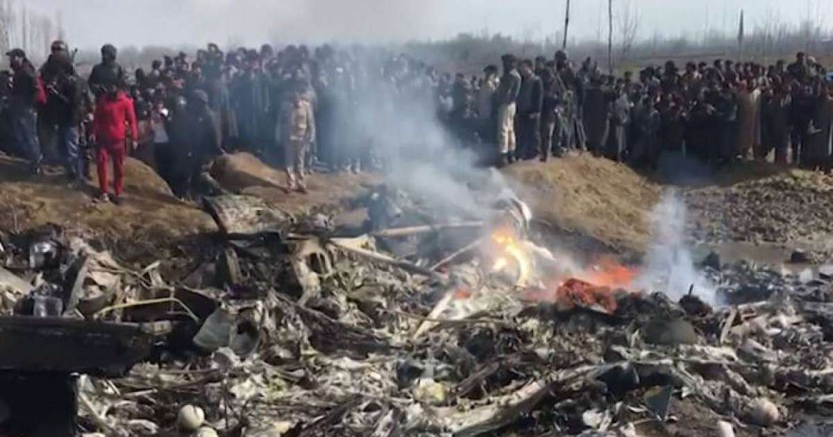 Желіде Пәкістан атып түсірген үнді ұшағы құлаған жерден видео жарияланды