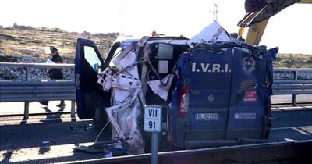 Ұрылар инкассаторлар машинасын қиратып, 2 млн еуро алып кеткен