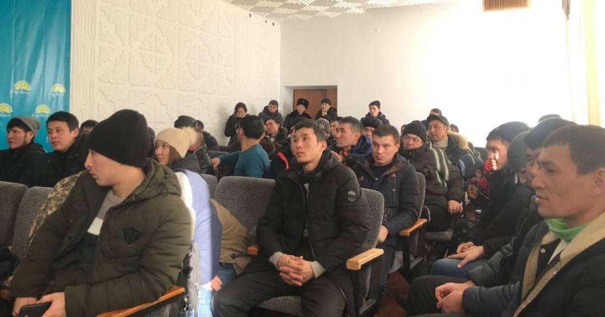 Ақмолдағы құс фабрикасы жұмысшылары еңбек жағдайына наразы