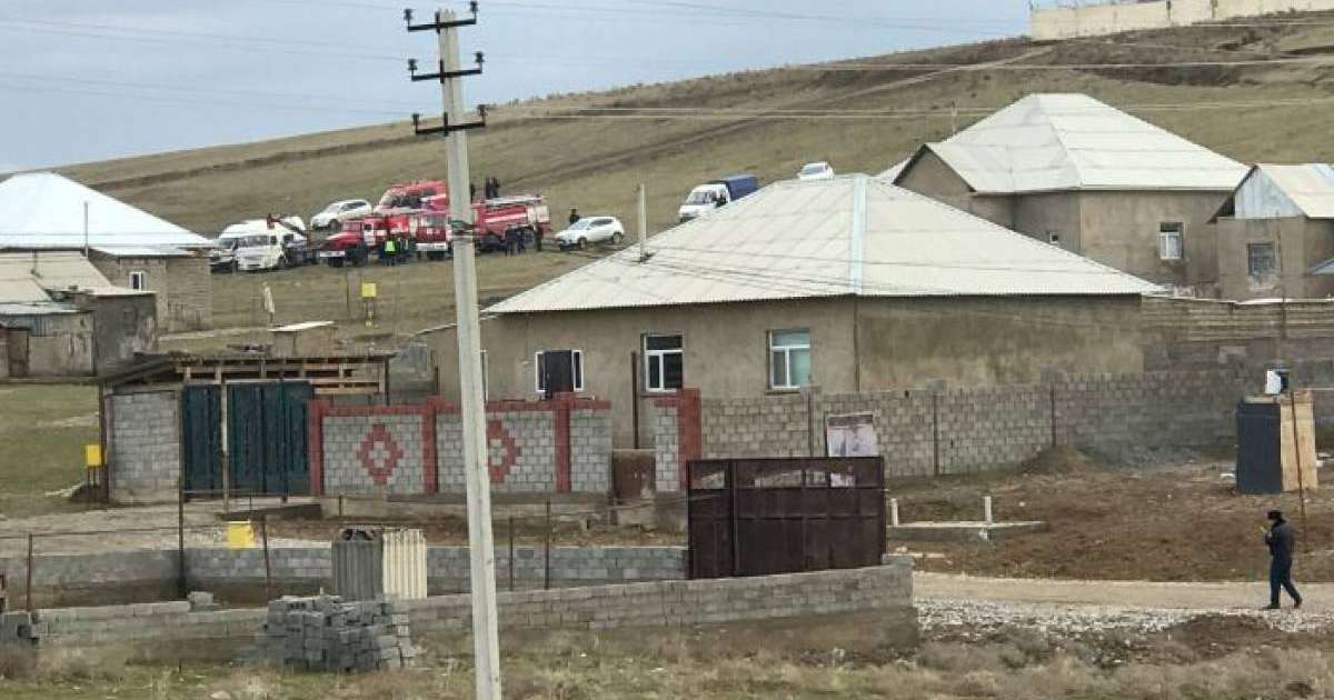 Шымкентте жарылыс болып, екі адам ауруханаға түсті – оқиға орнынан фото