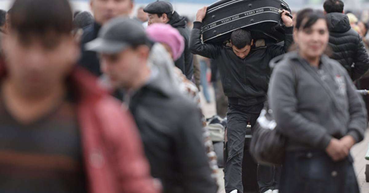 "Жігіттер арба сүйреп, қыздар жеңіл жүріске салынады" Депутат жастардың мәселесін айтты