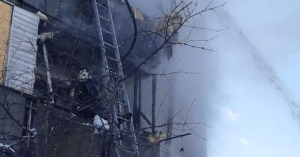 Алматы облысында тұрғын үйдің үш қабатында орналасқан балкондар өртенді