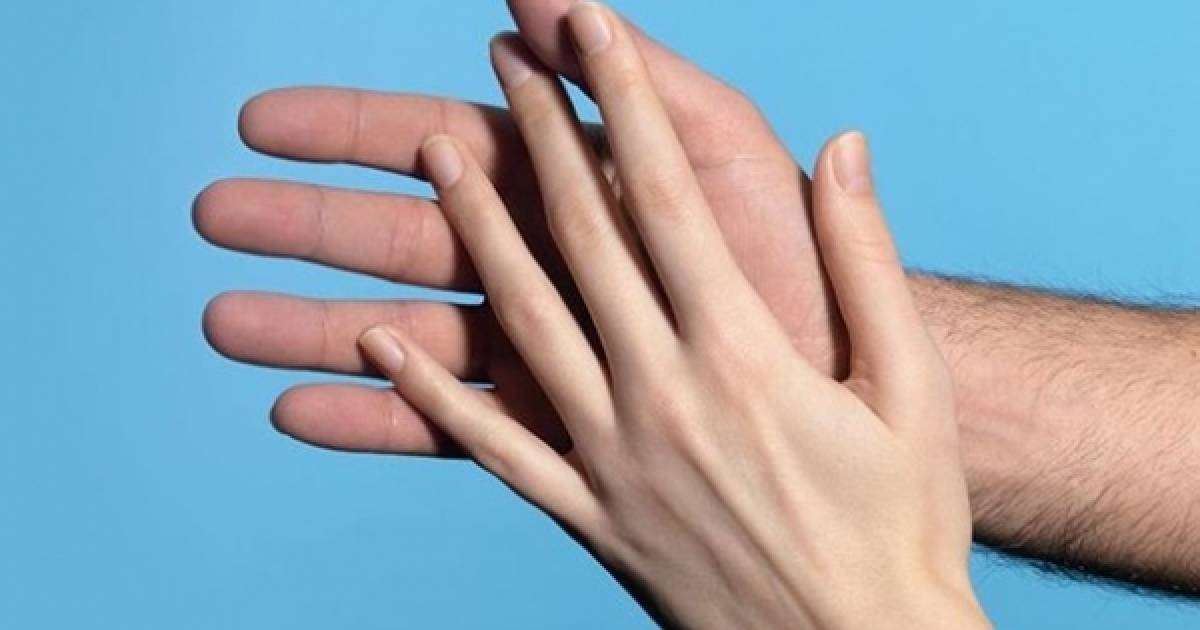 Кинотеатрда ұйықтап қалған қыз сүйіктісін тауып алған