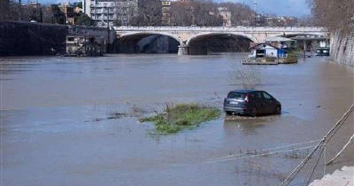 Алапат тасқын: 30 адам мерт болған