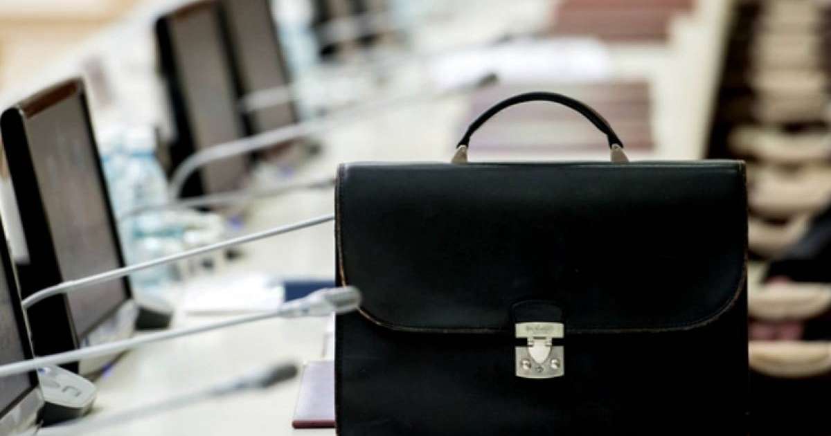 总统签署法令任命多人担任要职