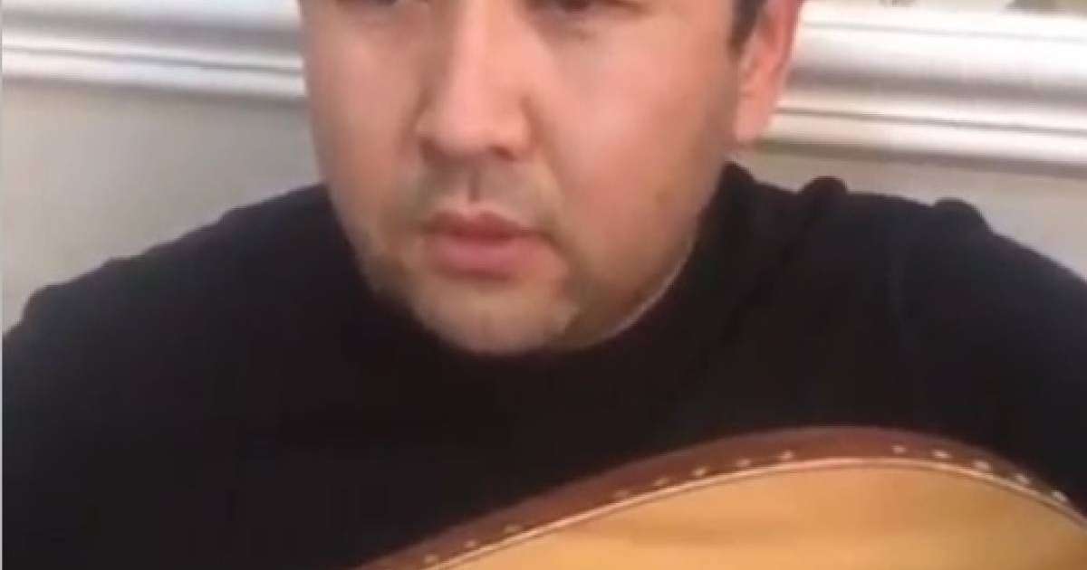 Домбырамен тілек айтқан Ғаділбек Жаңай жұрттың көңілін көтерді (видео)