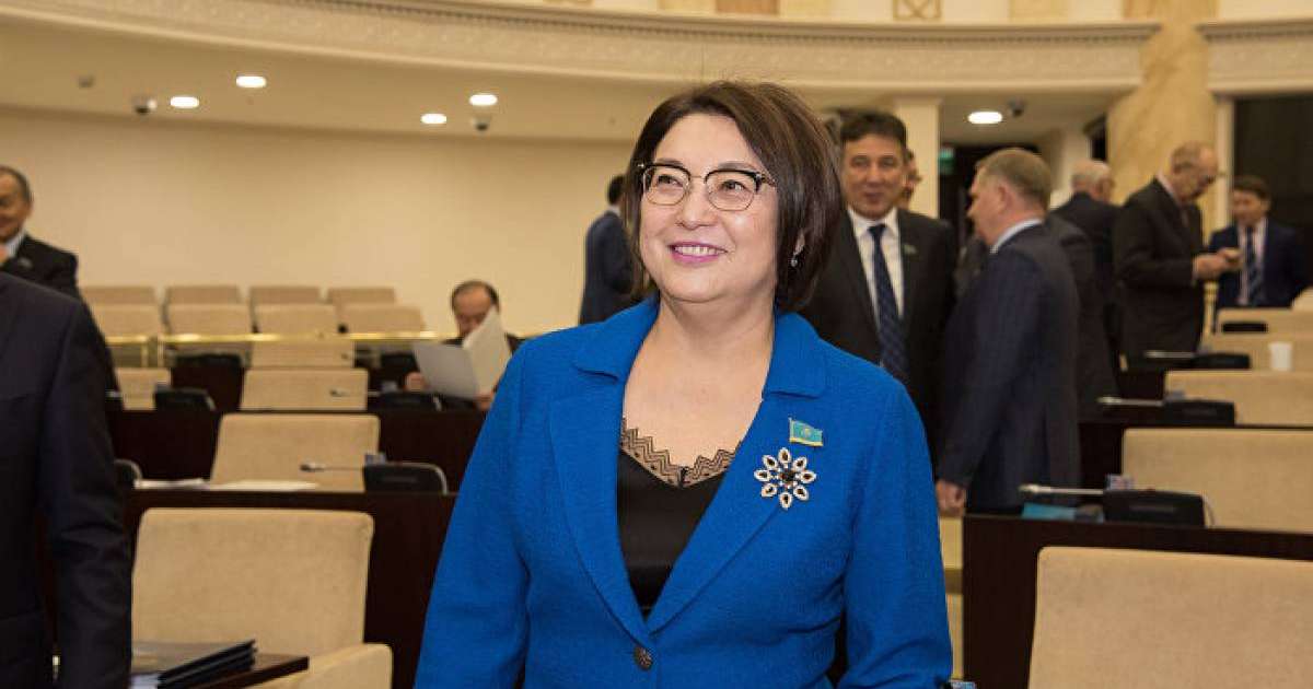 "Жас қыз болатын" Назарбаев пен Әйтімова алғаш кездескен сәтін еске алды