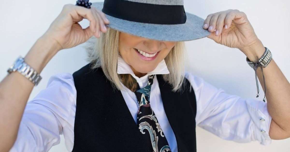 ​Ер адам болып киініп, қоқан-лоққы көрсеткен бойжеткен түрмеге жабылды