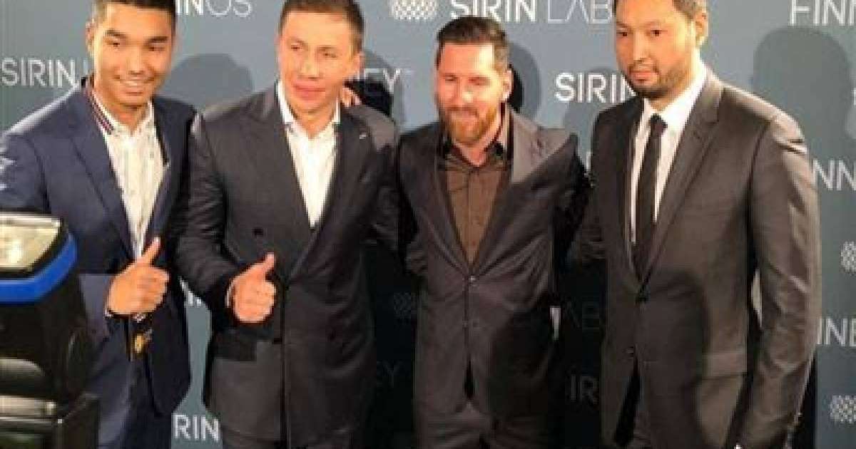 Головкин Мессимен кездесіп, қолғабын сыйлады