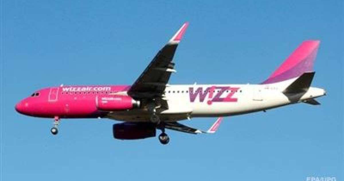 Көктегі «Wizz Air» ұшағына найзағай түсті
