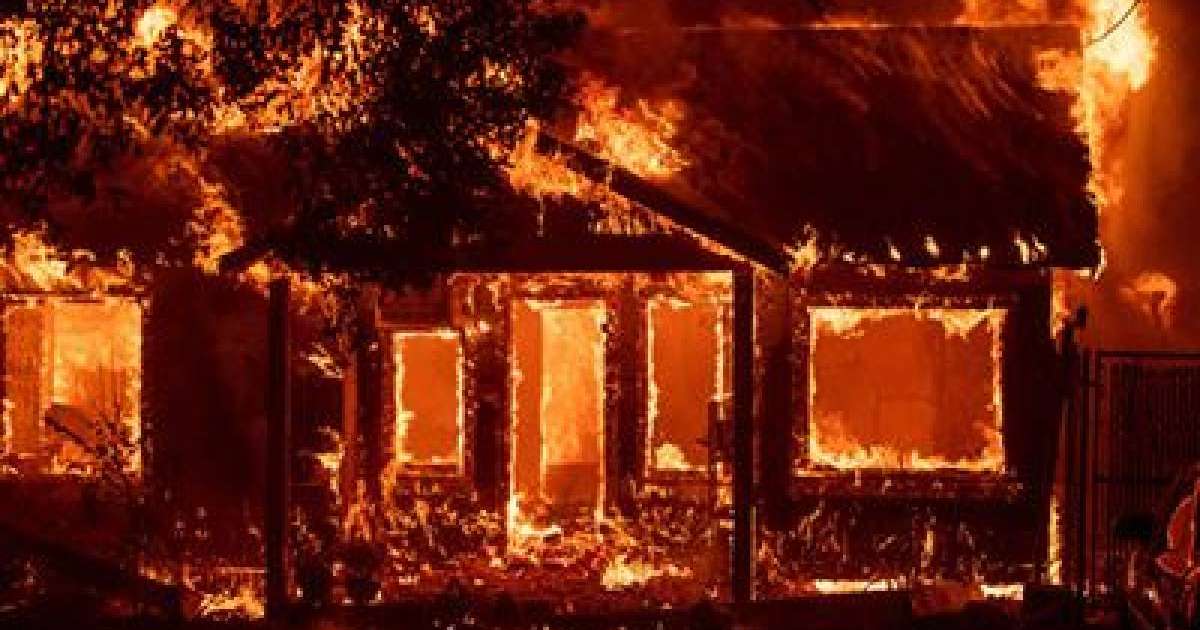 Өрт бүкіл қаланы жойып жіберді