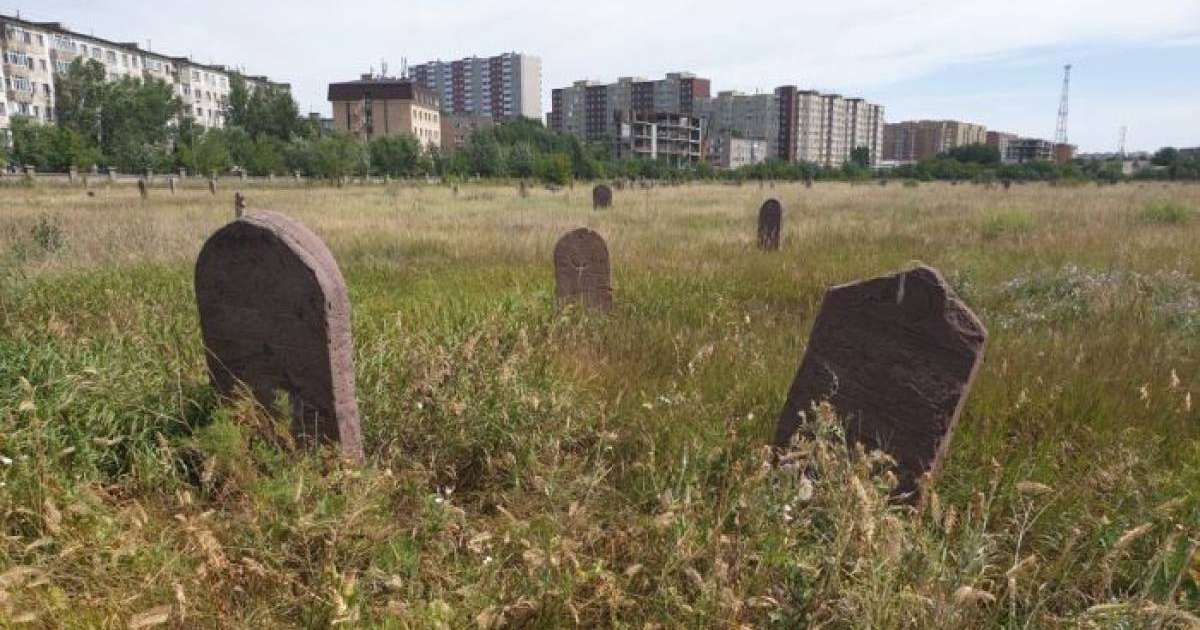 Астанадағы тылсым, елес кезген жерлер: "Свечки", "Москва", Қараөткел зираты