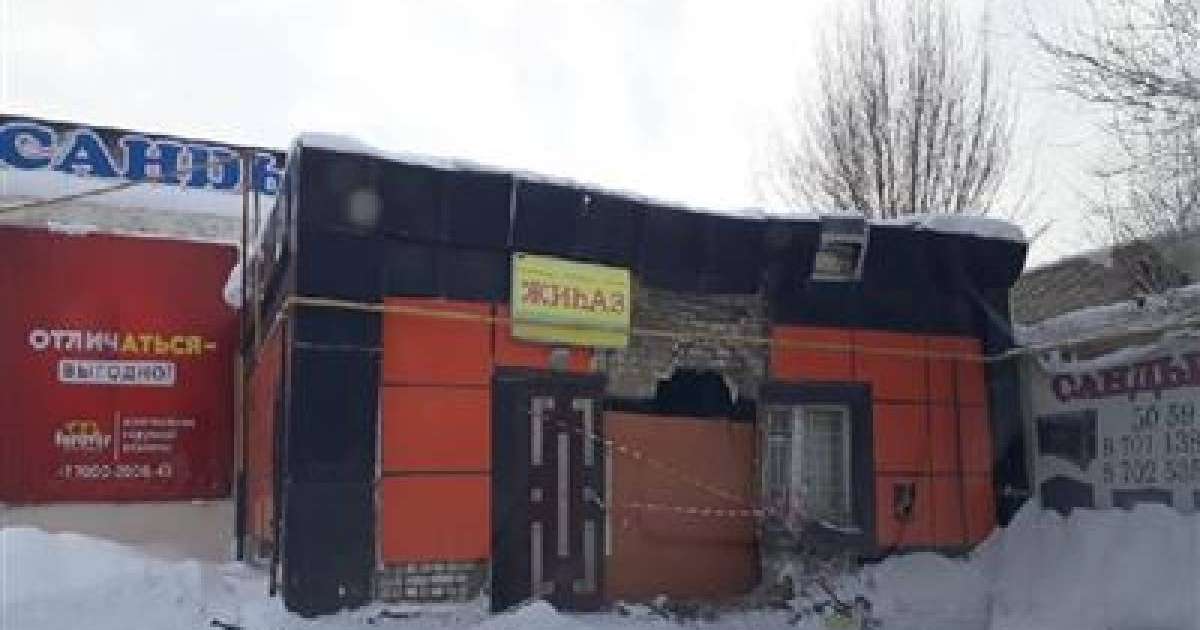 Оралда автобус дүкенді қиратып кетті