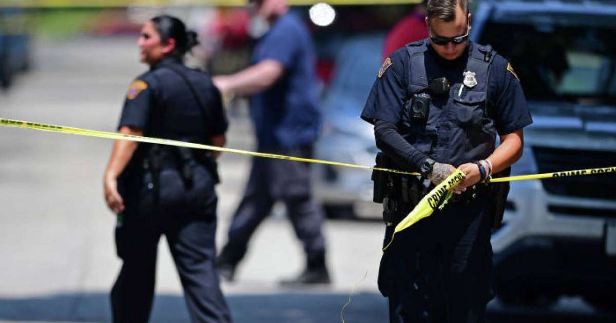 қарулы қанішер 20 адамды атып өлтірді