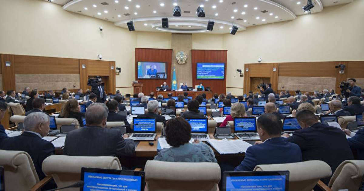 "Кешке шешеміз" Министрдің Нығматулинге берген жауабы депутаттарды ду күлдірді 