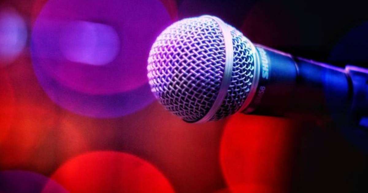 Танымал әнші тойда төбесінен ақша жаудырып, қонақтарды таңғалдырды – видео