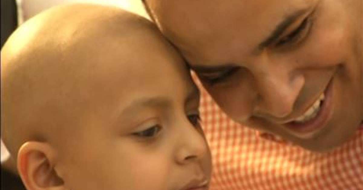 ФОТО: Шаштараз химиотерапиядан өткен балаларға тегін парик сыйлап жүр