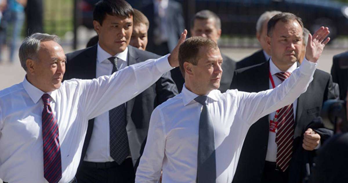 Назарбаев пен Медведев телефон арқылы сөйлесті