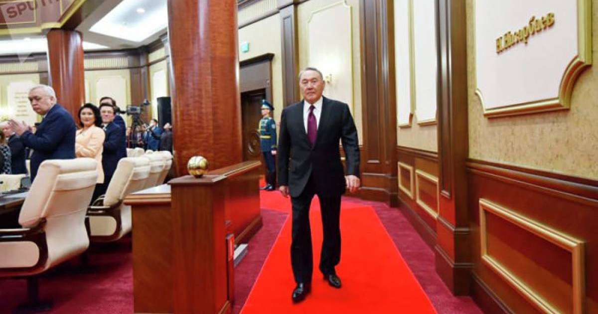 Елбасыны қимаған танымал қазақ әншісі ағыл-тегіл жылады - видео