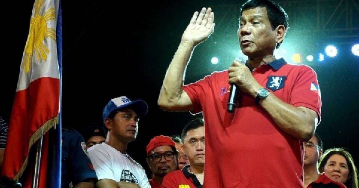 Перу президенті кезінде "көгілдір" болғанын мойындады