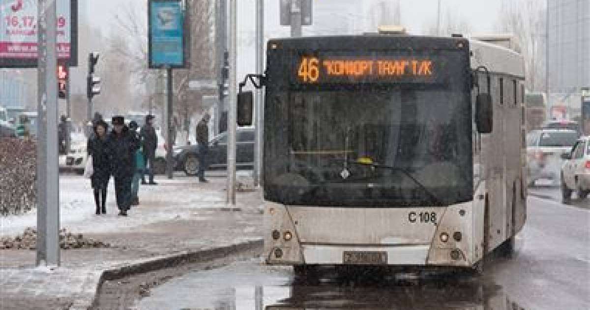 Астанада адамдар отырған автобус өртенді