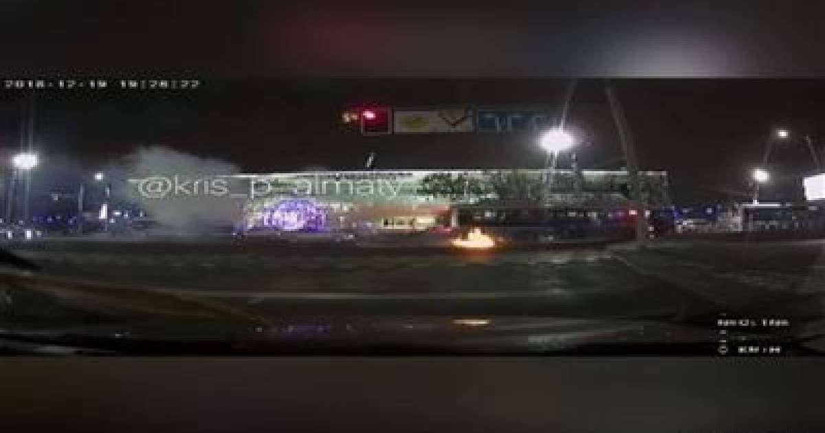 Алматыда жүріп келе жатқан автобус өртеніп кетті