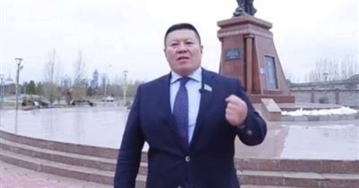 ВИДЕО: Мәжіліс депутаты Алпамыс батыр жырын жатқа оқып берді