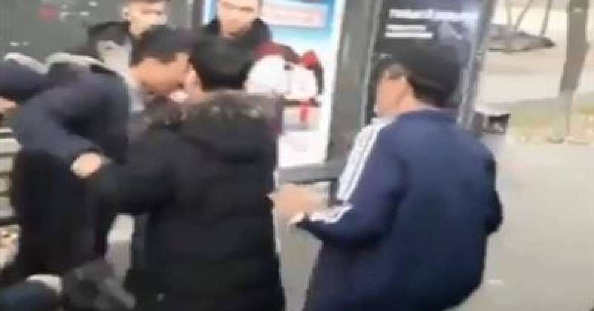 Автобус кондукторы қарт кісіні соққыға алды