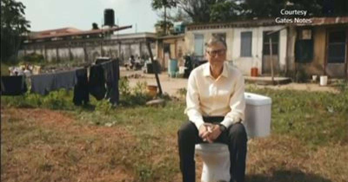 ФОТО: Билл Гейтс болашақтың қауіпсіз унитазын ойлап шығарды