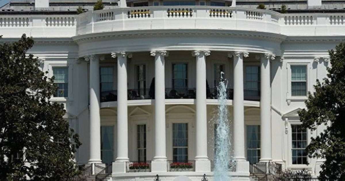 АҚШ-та Ақ үйдің маңында белгісіз адамды атып тастаған