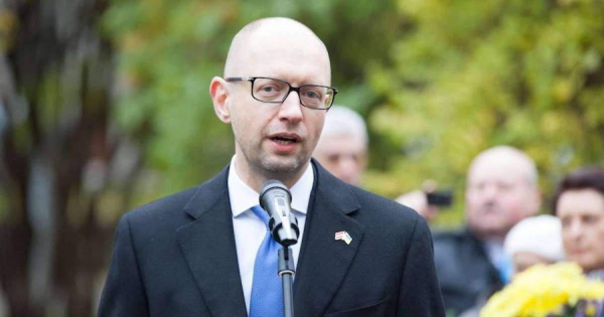 Яценюк Украинадан қашып кеткен |