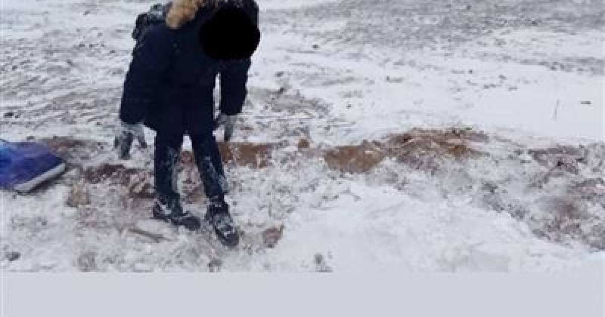 Ақтөбелік оқушы беті ашық жатқан құдыққа түсіп кетті