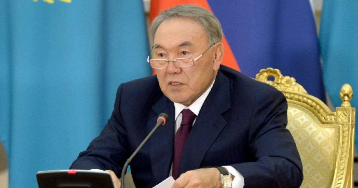 Назарбаев өрт салдарынан қаза болған балалардың отбасына көңіл айтты