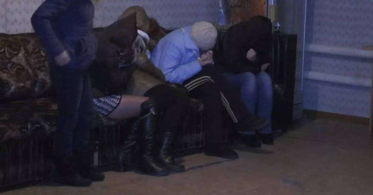 Сағаты екі мың. Жас қыздарды жезөкшелікке салғандар ұсталды