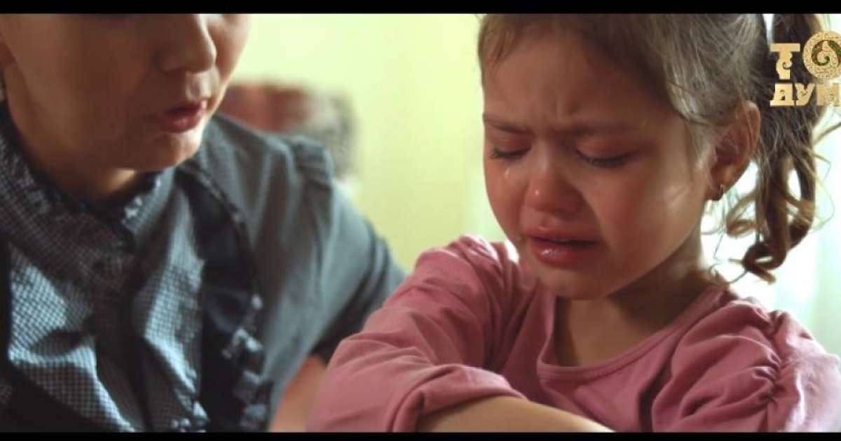 Көзге жас алмай көре алмайсыз: Айдар Тұрғанбек жетімдерге арнап бейнебаян түсірді