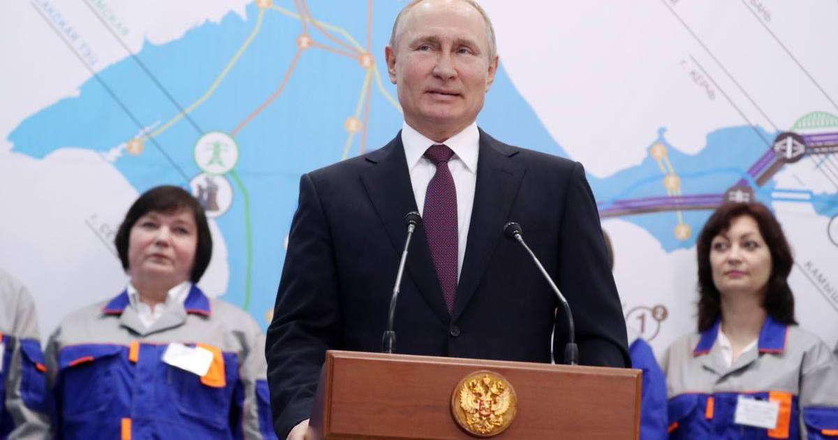 Путин "жалған ақпарат" таратқандар мен "билікті қорлағандарды" жазалайтын заңға қол қойды