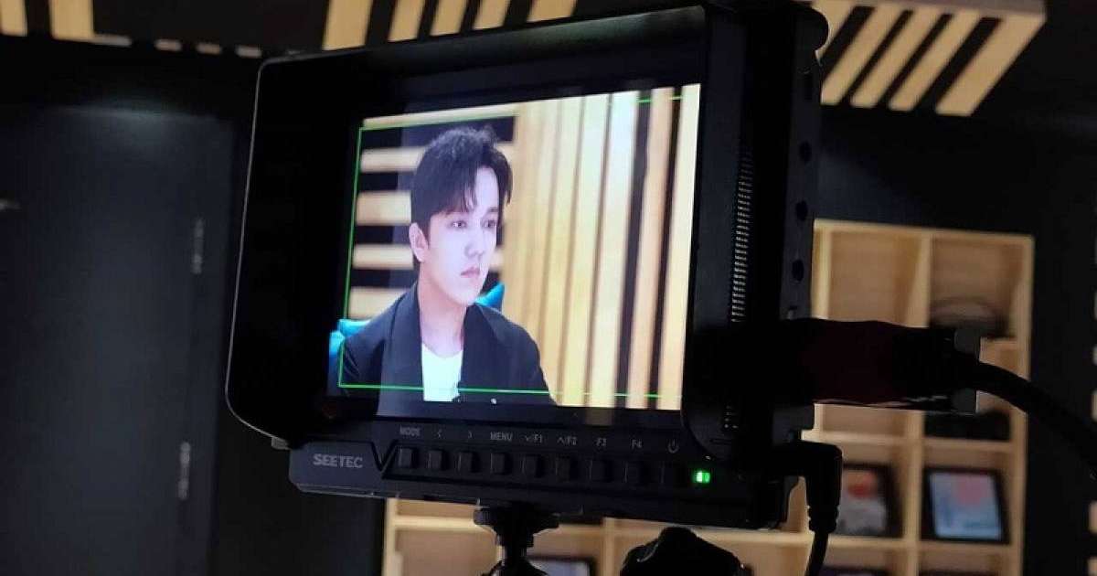 国家电视台将为当红歌手迪玛希·库达伊别尔艮拍摄纪录片